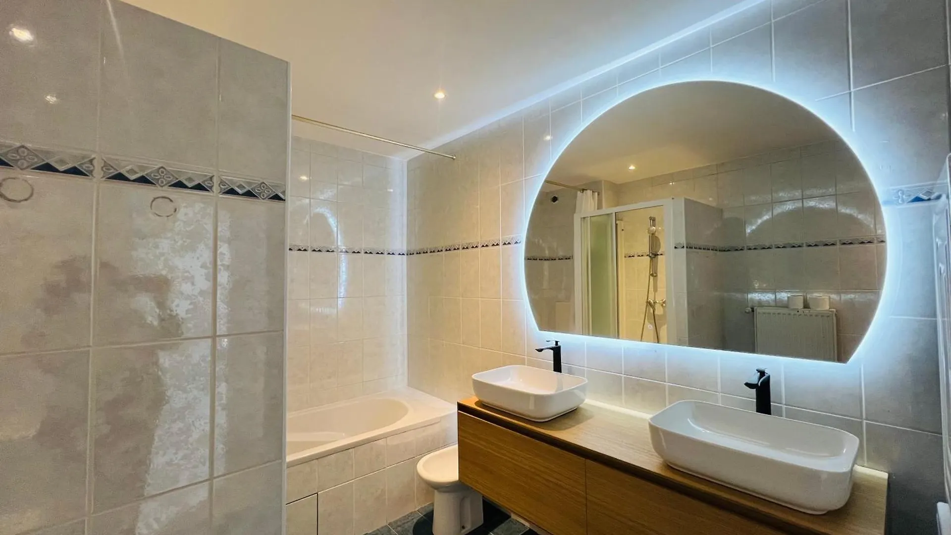 Appartement De Luxe Plein Centre Divonne-les-Bains Apartment